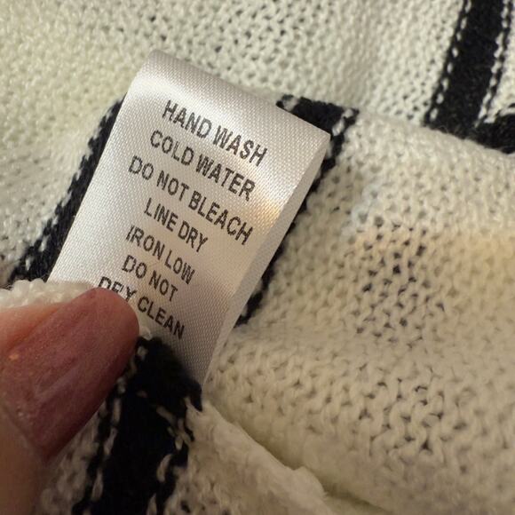Bibi Women's Sz S (oversized up to XL)  Black & White Striped Sweater #3535 - Picture 8 of 8